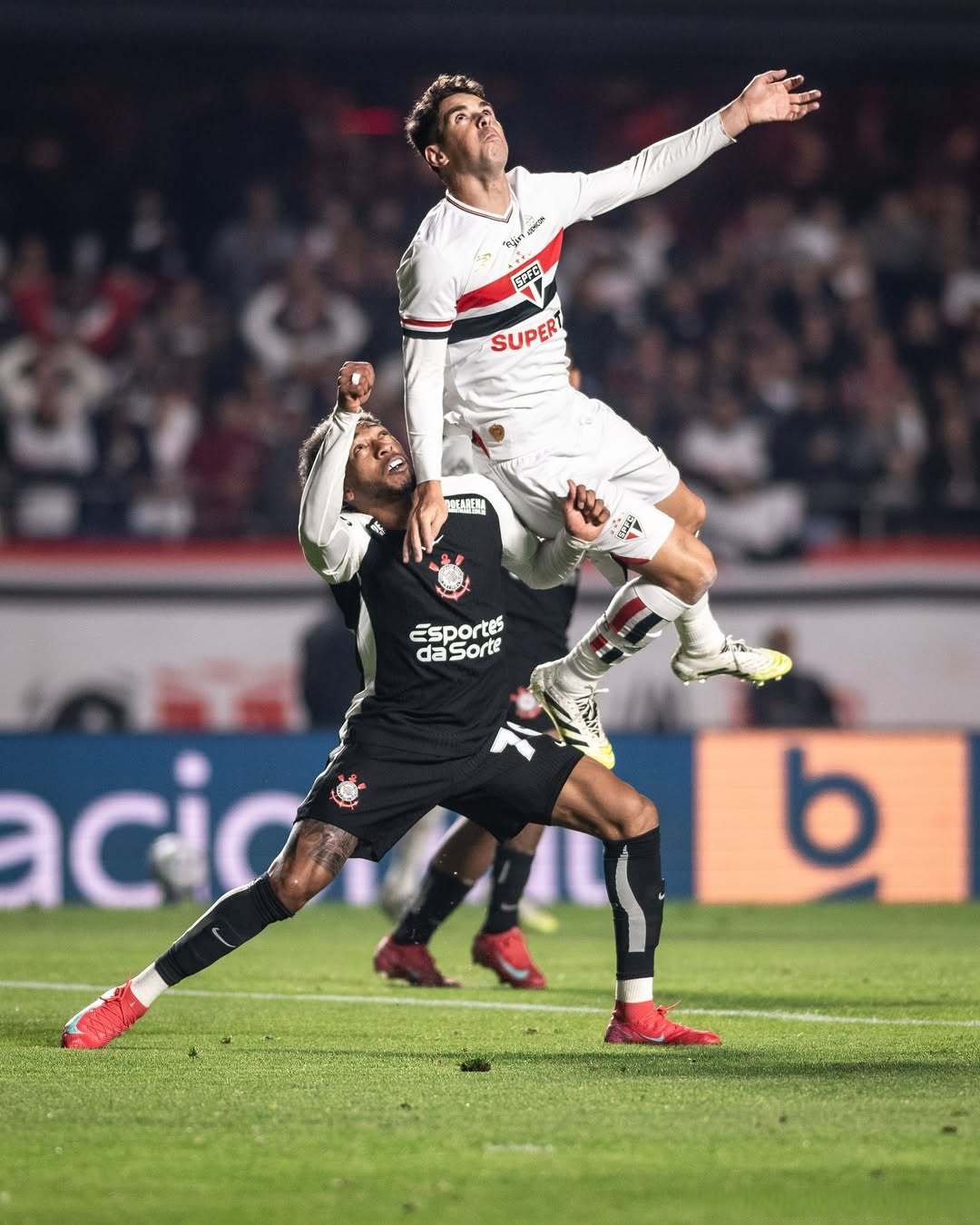 包含穆古鲁扎连续十二场比赛得分超过挺进下一轮，西班牙队挑战极限！的词条