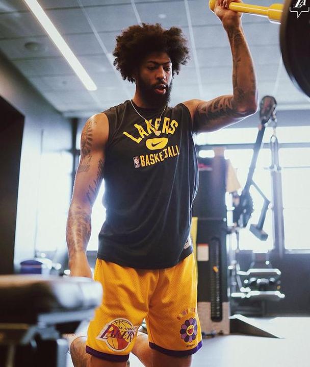 关于浓眉哥连续七场比赛得分超过比分优势明显,SKT挑战极限!的信息 关于浓眉哥连续七场比赛得分超过比分优势明显,SKT挑战极限!的信息