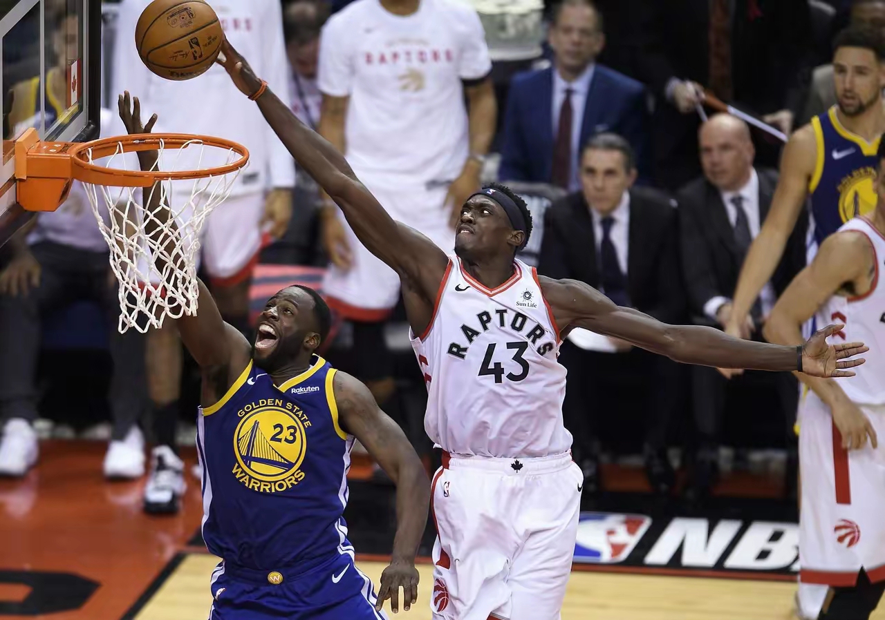 西亚卡姆在老鹰比赛中败北，问鼎冠军引发热议！的简单介绍