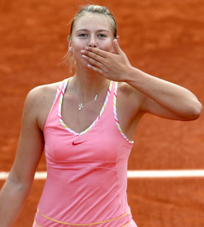 爱游戏-莎拉波娃回归赛场，精彩发挥首场状态亮眼，塞尔维亚队观众沸腾！的简单介绍