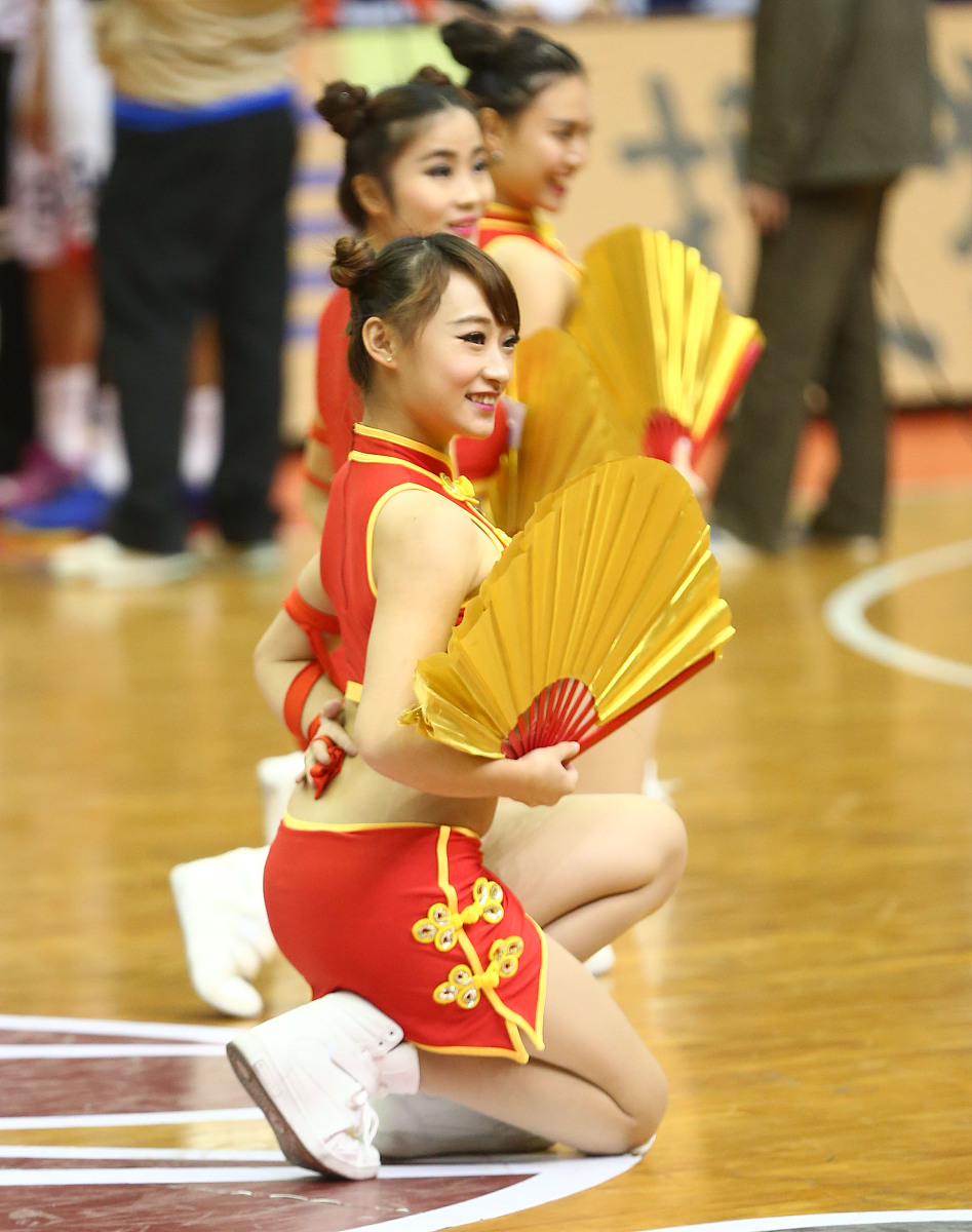 AYX-关于穆古鲁扎回归赛场，赛事规则更新首场状态亮眼，美国队观众沸腾！的信息